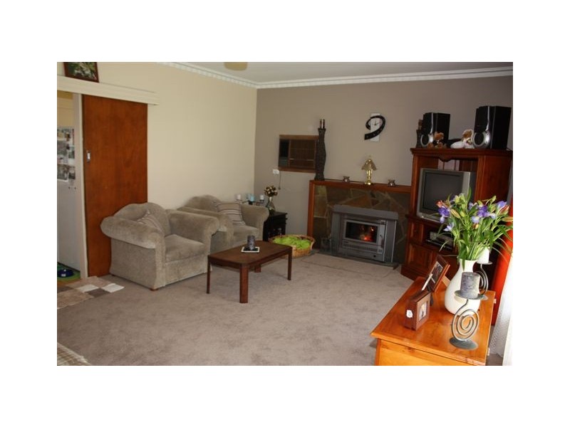 19 Kokoda Ave, Warracknabeal VIC 3393