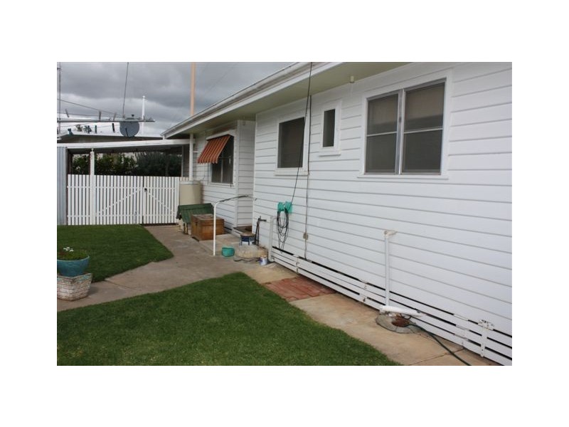 19 Kokoda Ave, Warracknabeal VIC 3393