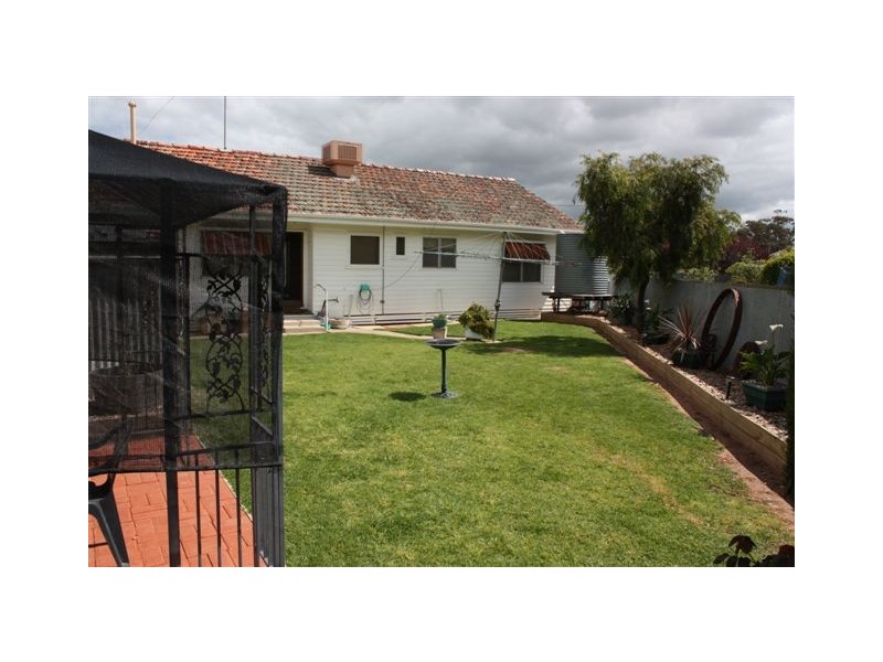 19 Kokoda Ave, Warracknabeal VIC 3393