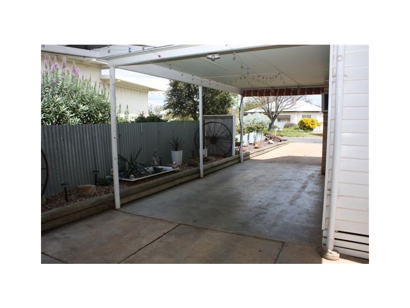 19 Kokoda Ave, Warracknabeal VIC 3393