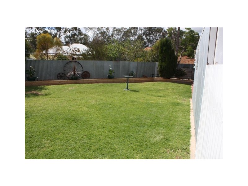 19 Kokoda Ave, Warracknabeal VIC 3393