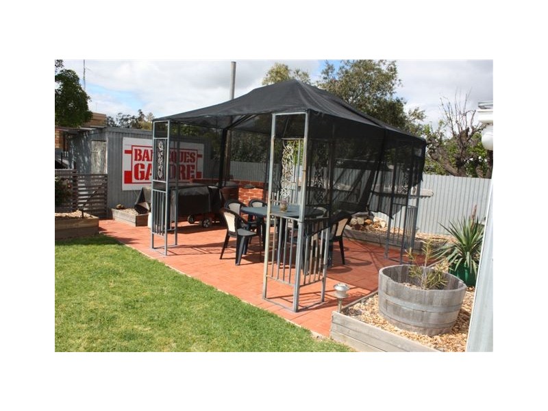 19 Kokoda Ave, Warracknabeal VIC 3393