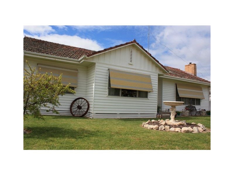 19 Kokoda Ave, Warracknabeal VIC 3393