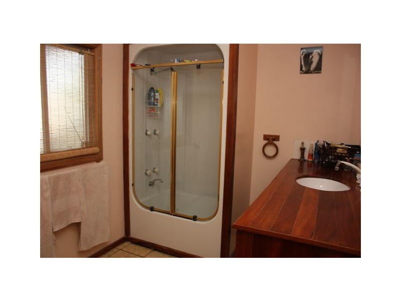 13 Devereux Street, Warracknabeal VIC 3393