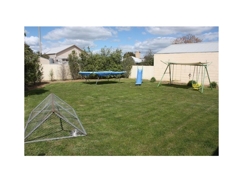 13 Devereux Street, Warracknabeal VIC 3393