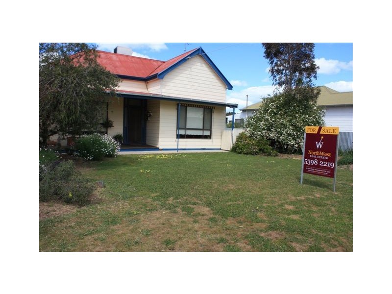 13 Devereux Street, Warracknabeal VIC 3393