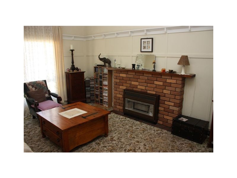 118 Craig Ave, Warracknabeal VIC 3393