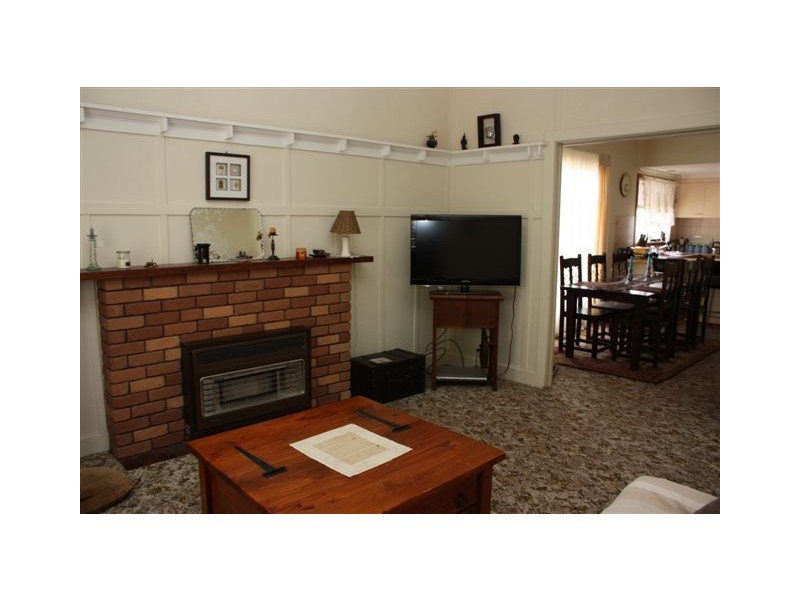 118 Craig Ave, Warracknabeal VIC 3393