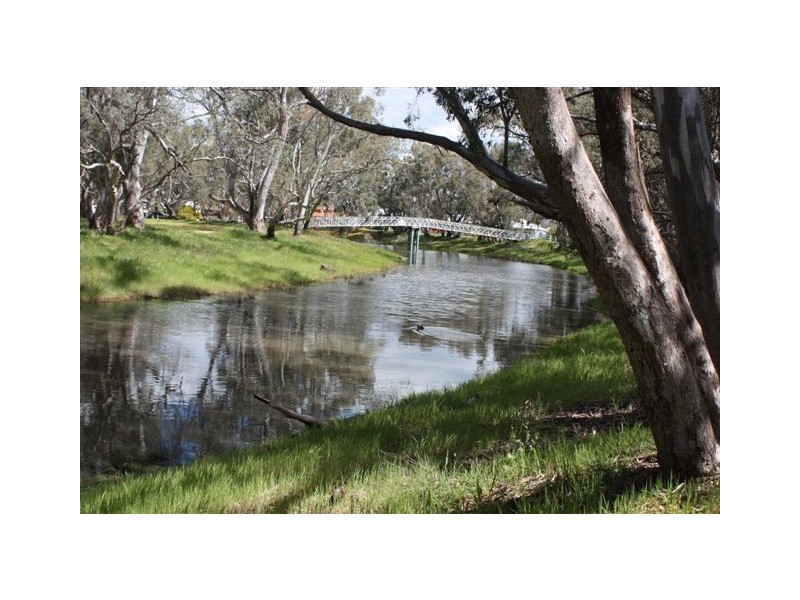 118 Craig Ave, Warracknabeal VIC 3393