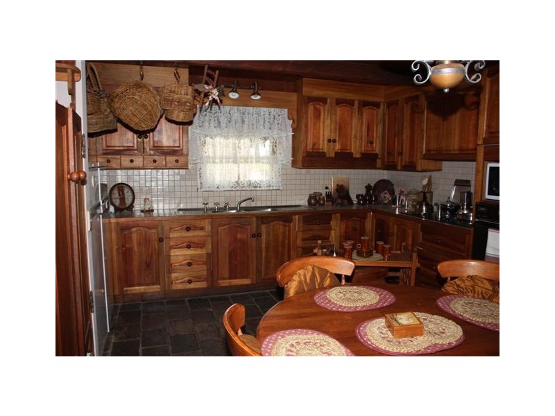 9 Hewitt St, Warracknabeal VIC 3393