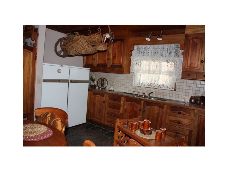 9 Hewitt St, Warracknabeal VIC 3393