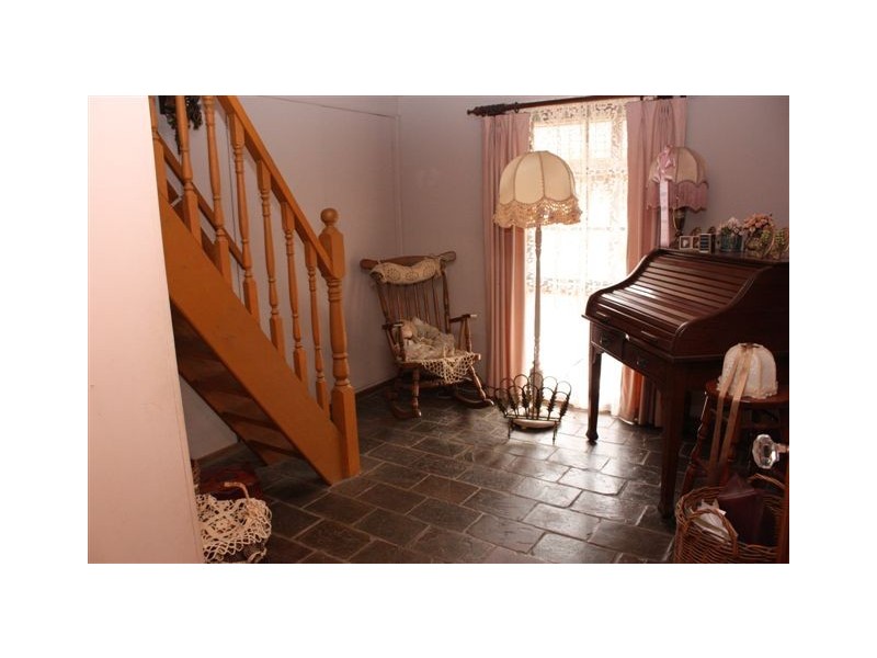 9 Hewitt St, Warracknabeal VIC 3393