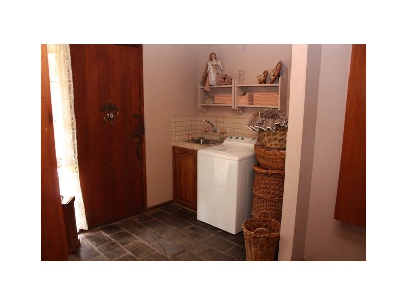 9 Hewitt St, Warracknabeal VIC 3393