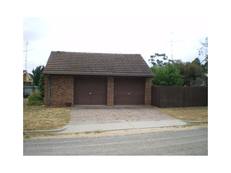 9 Hewitt St, Warracknabeal VIC 3393