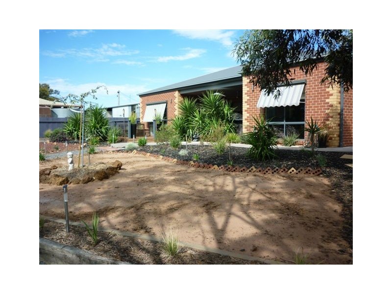 3/11 Hammill St, Donald VIC 3480