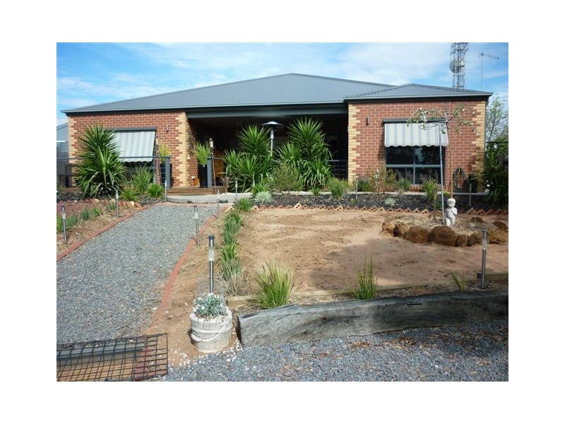 3/11 Hammill St, Donald VIC 3480