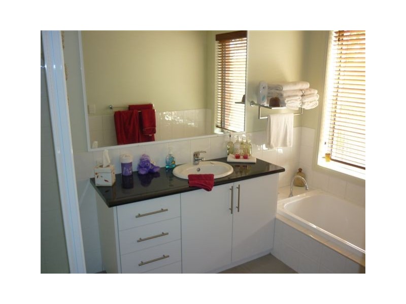 3/11 Hammill St, Donald VIC 3480