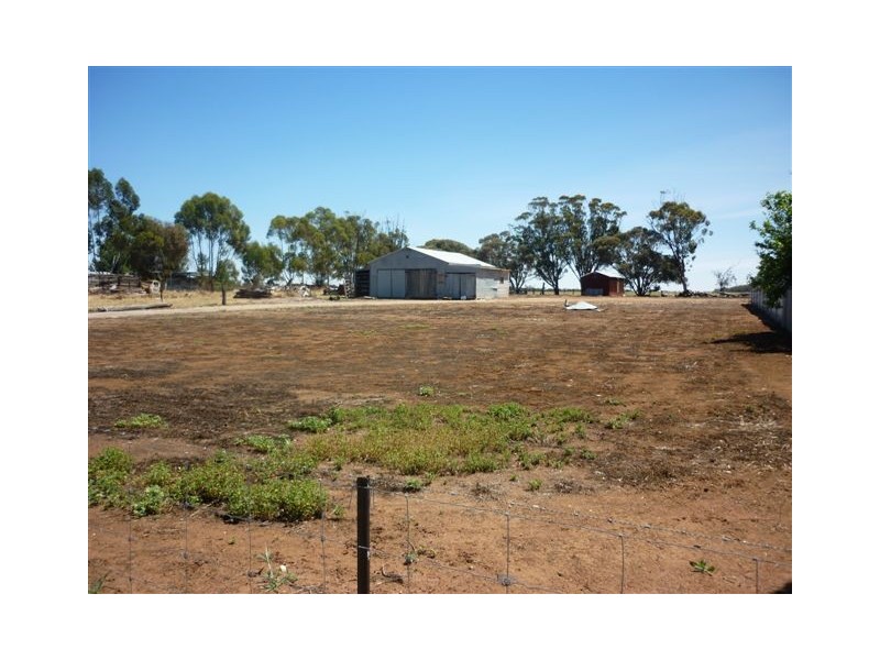 43 Elizabeth St, Donald VIC 3480