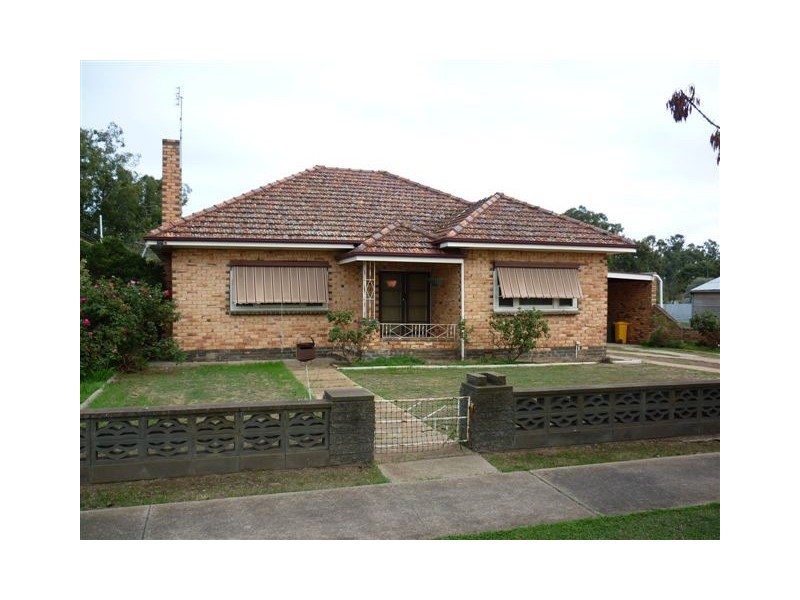 8 Jamouneau Street, Warracknabeal VIC 3393