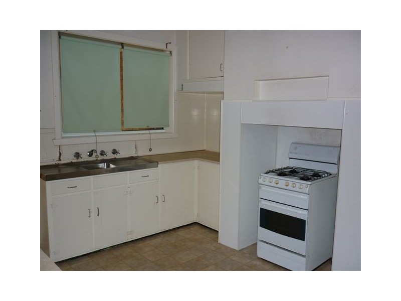 8 Jamouneau Street, Warracknabeal VIC 3393