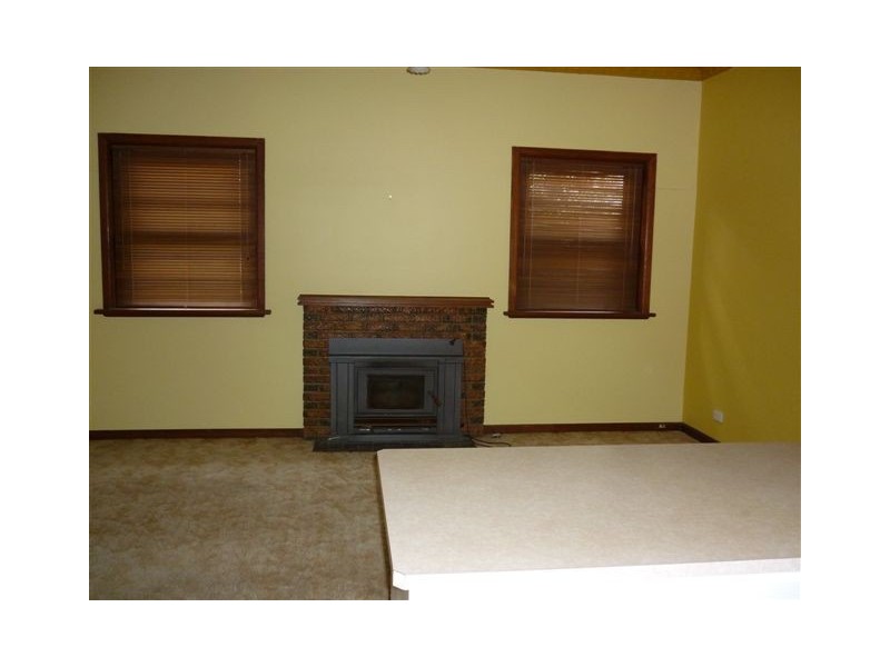 8 Jamouneau Street, Warracknabeal VIC 3393