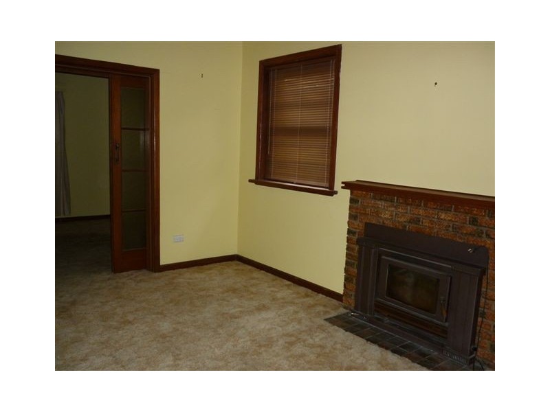 8 Jamouneau Street, Warracknabeal VIC 3393