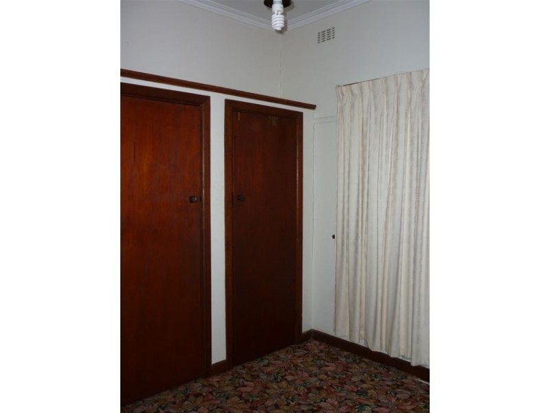 8 Jamouneau Street, Warracknabeal VIC 3393