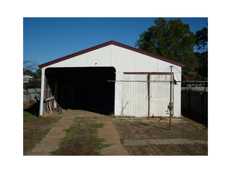 8 Jamouneau Street, Warracknabeal VIC 3393