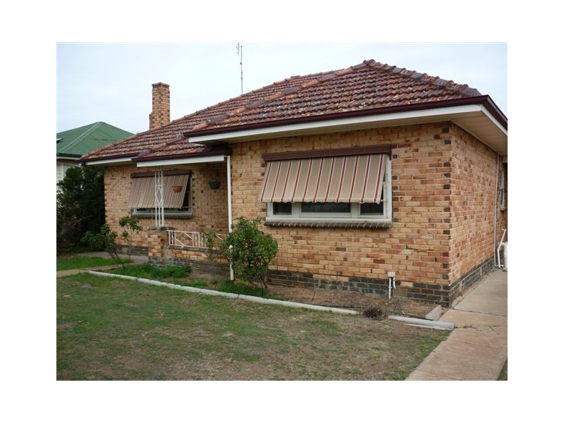 8 Jamouneau Street, Warracknabeal VIC 3393