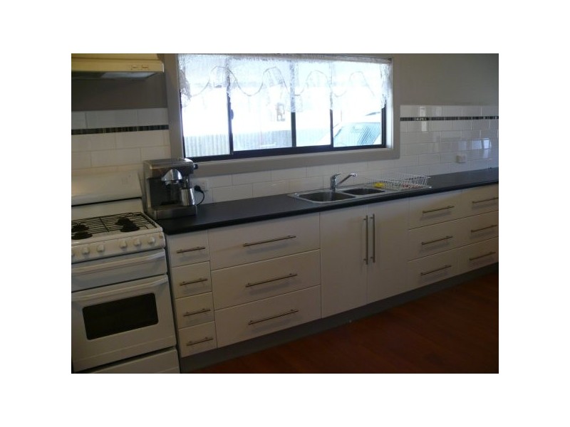 197-199 Woods St, Donald VIC 3480