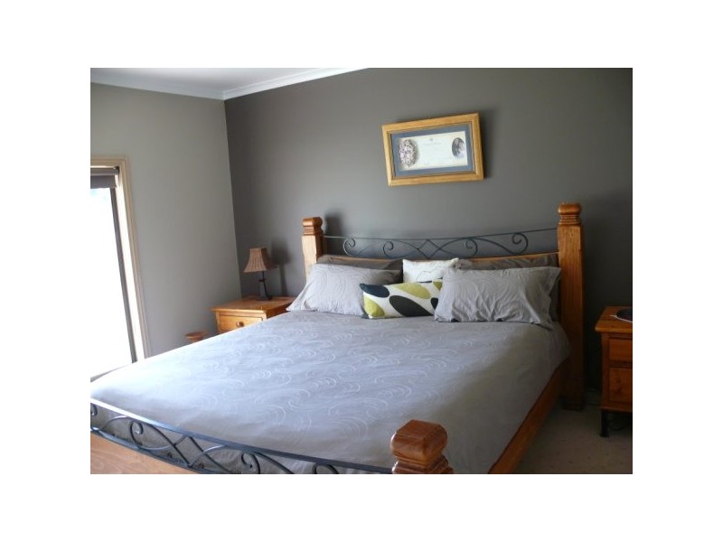 197-199 Woods St, Donald VIC 3480