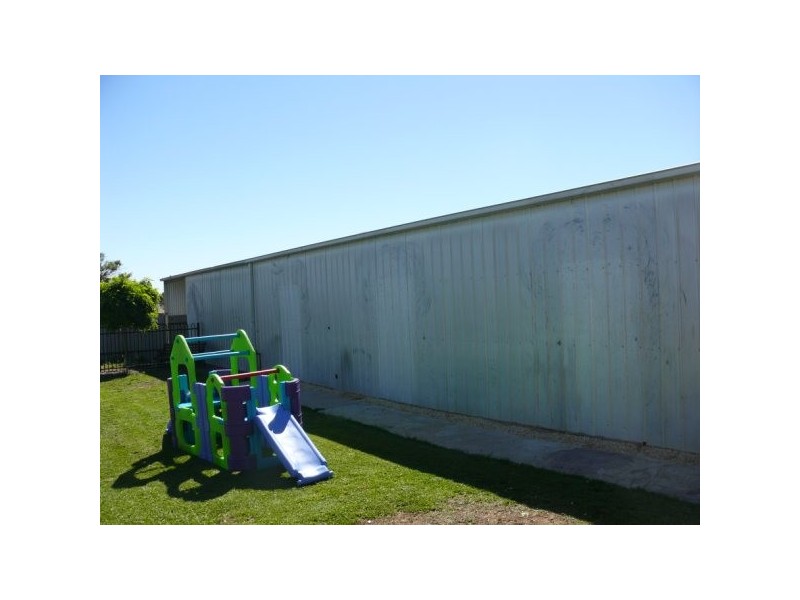 197-199 Woods St, Donald VIC 3480