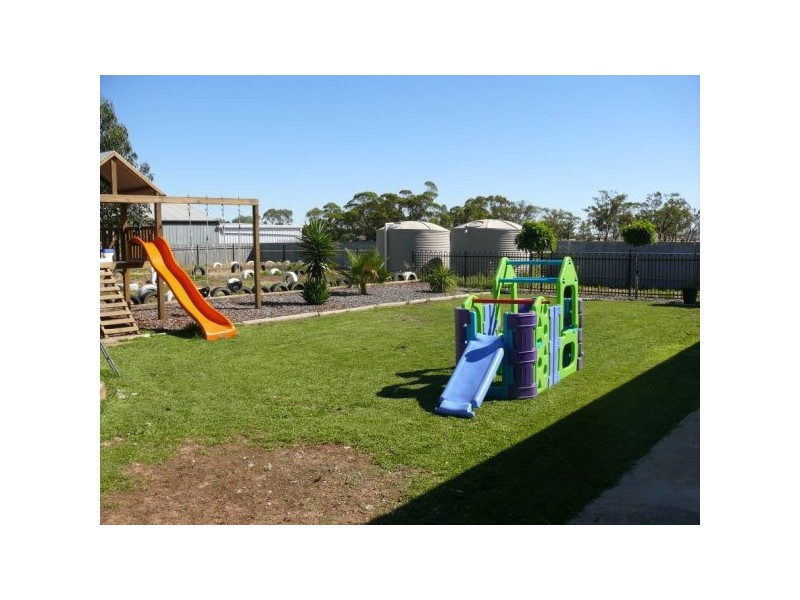 197-199 Woods St, Donald VIC 3480