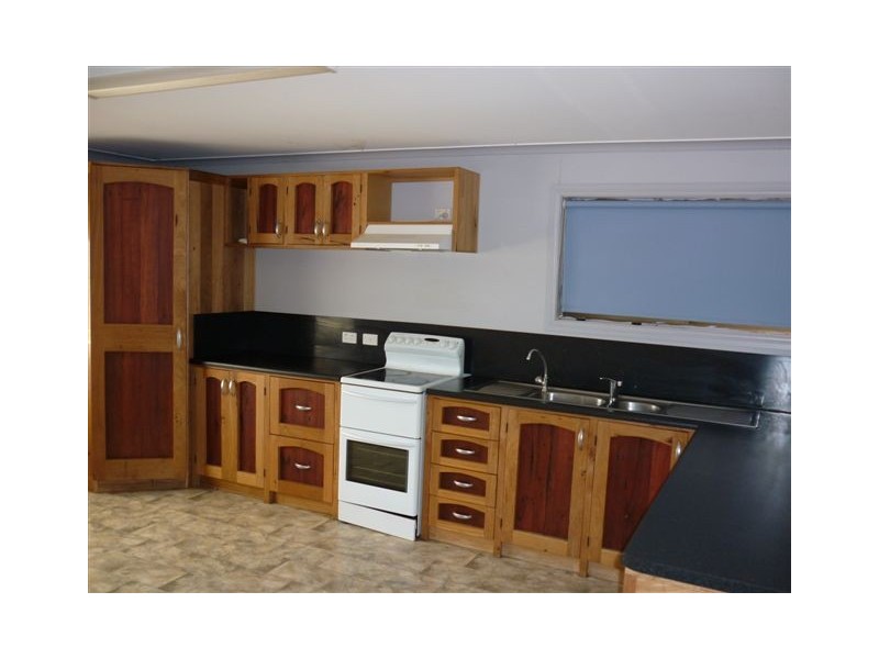 17 Arnold Street, Warracknabeal VIC 3393