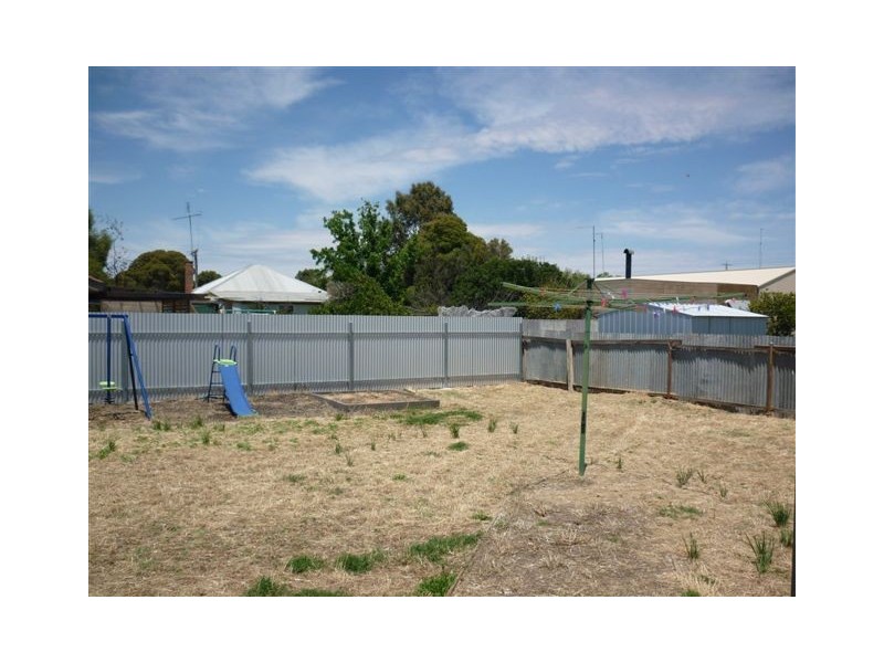 17 Arnold Street, Warracknabeal VIC 3393