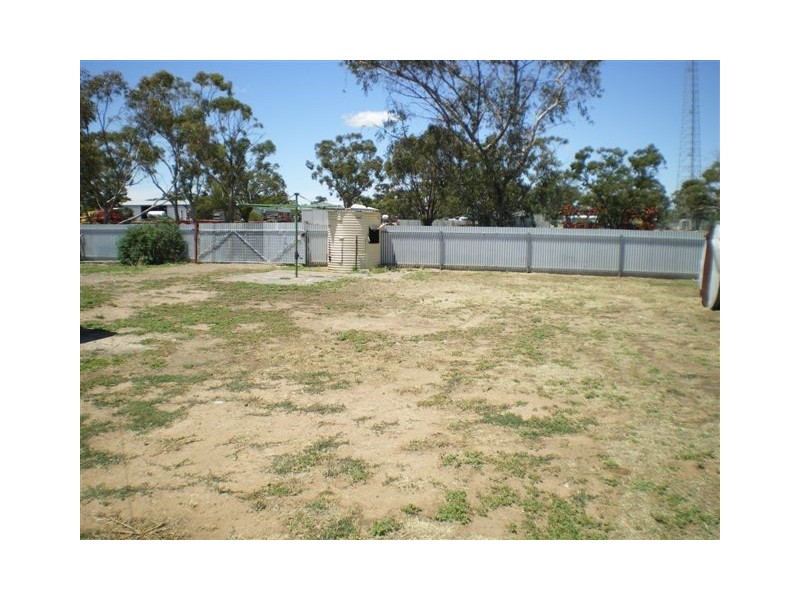 23 Arnold Street, Warracknabeal VIC 3393