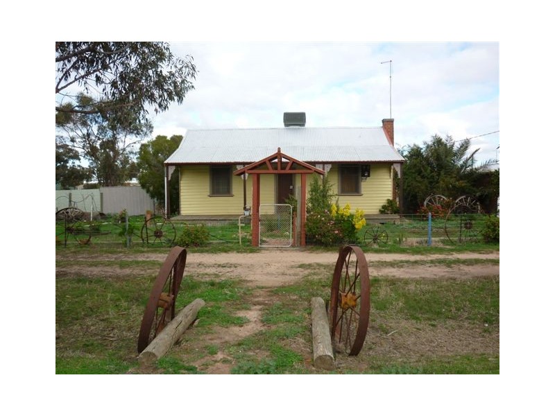 23 Arnold Street, Warracknabeal VIC 3393