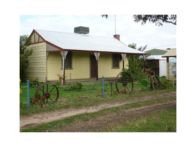 23 Arnold Street, Warracknabeal VIC 3393