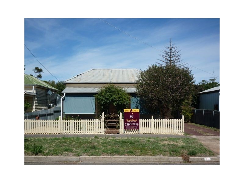 8 Devereaux street, Warracknabeal VIC 3393