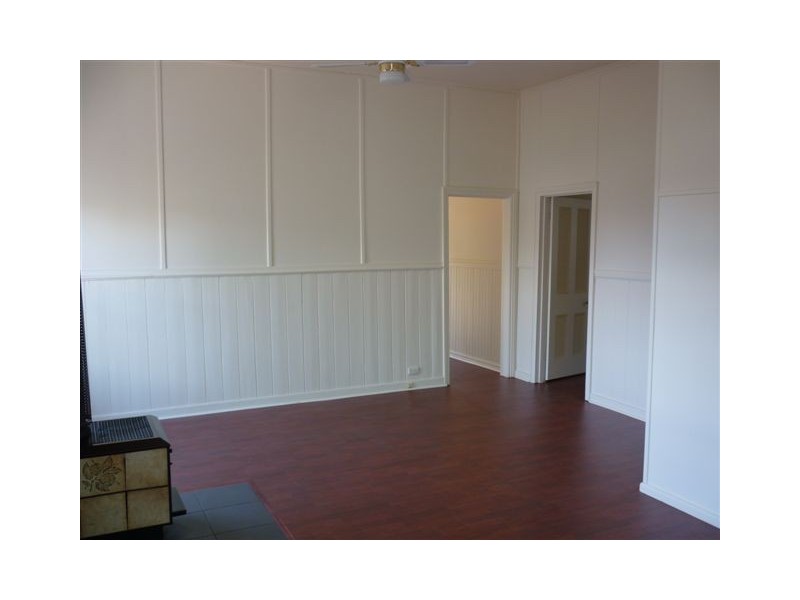 8 Devereaux street, Warracknabeal VIC 3393