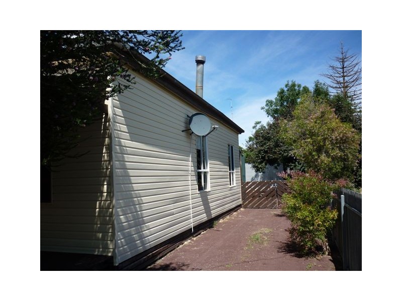 8 Devereaux street, Warracknabeal VIC 3393