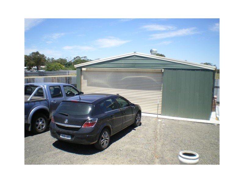 17 Dimboola Rd, Warracknabeal VIC 3393