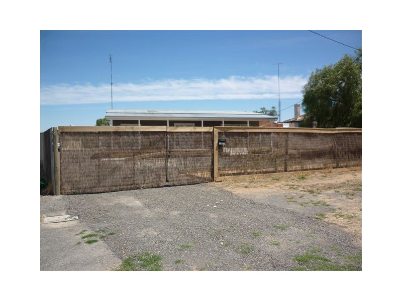 17 Dimboola Rd, Warracknabeal VIC 3393