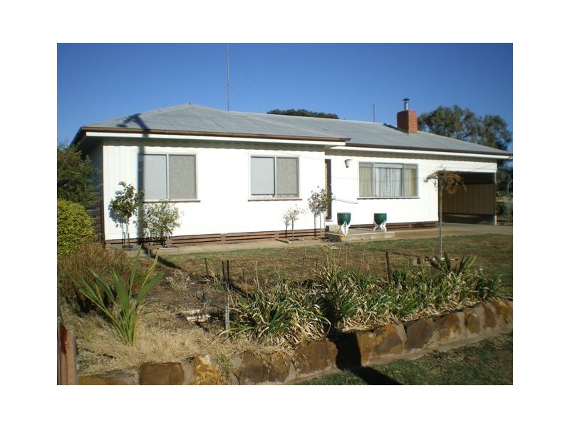 14 Burma Ave, Warracknabeal VIC 3393