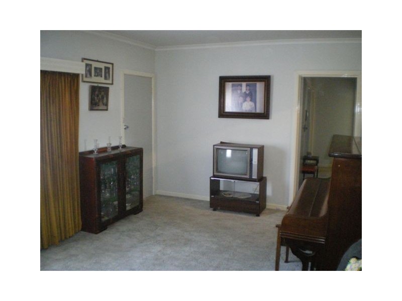 14 Burma Ave, Warracknabeal VIC 3393