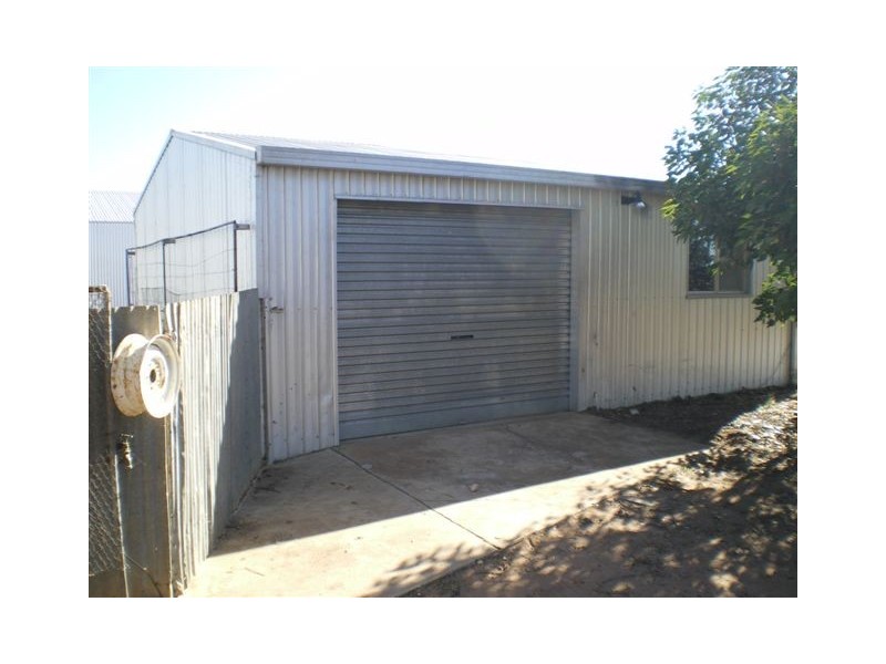 14 Burma Ave, Warracknabeal VIC 3393