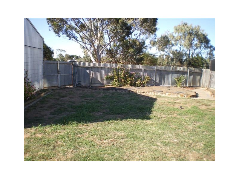 14 Burma Ave, Warracknabeal VIC 3393
