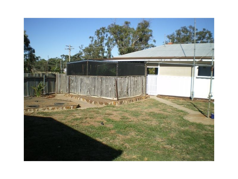 14 Burma Ave, Warracknabeal VIC 3393