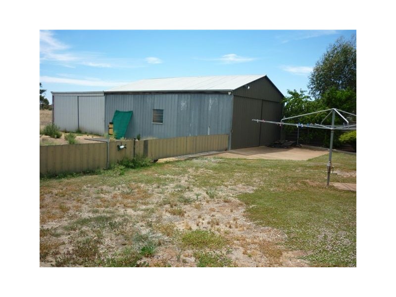 195 Woods Street, Donald VIC 3480