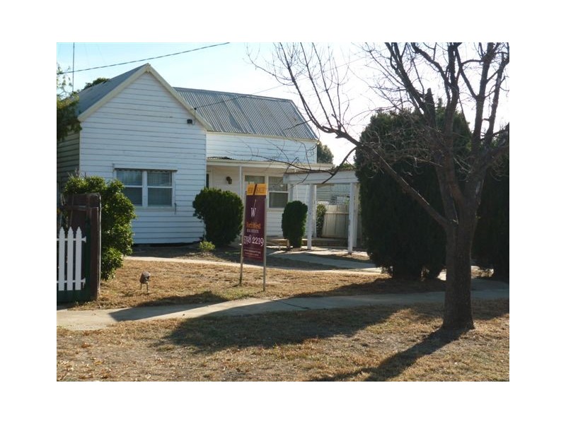 14 Beggs Street, Warracknabeal VIC 3393